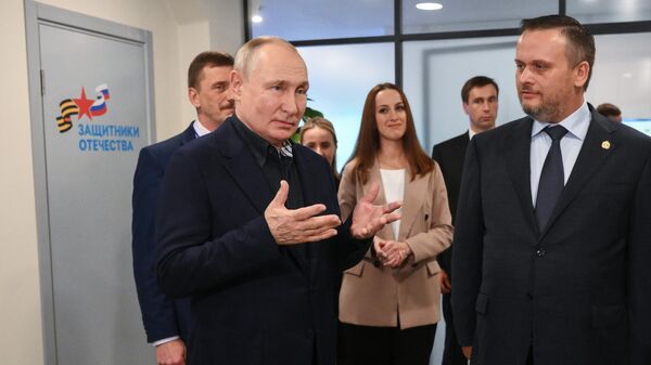 Президент России Владимир Путин посещает центр Возвращение - филиал Государственного фонда поддержки участников специальной военной операции Защитники Отечества в Великом Новгороде