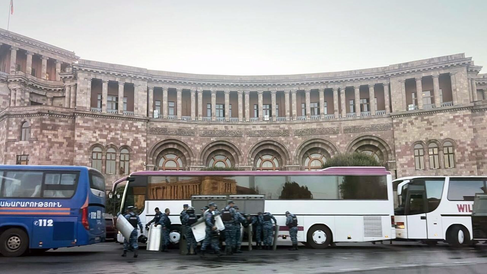 Сотрудники полиции дежурят у площади Республики в Ереване. Архивное фото - РИА Новости, 1920, 22.09.2023