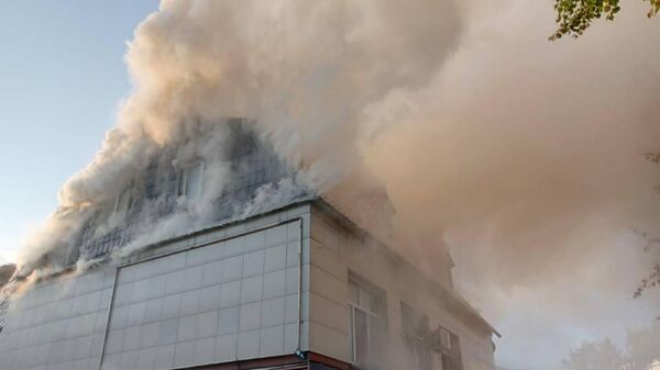 Ликвидация пожара на мансарде двухэтажного нежилого здания в Щелково