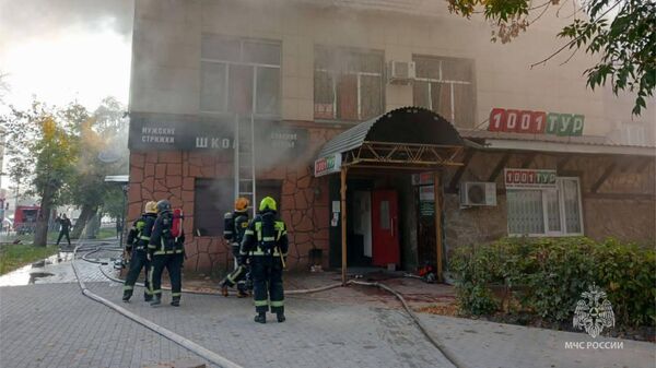 Ликвидация пожара на мансарде двухэтажного нежилого здания в Щелково