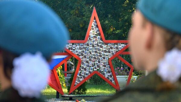 Стела памяти погибшим участникам специальной военной операции в школе №32 в Астрахани