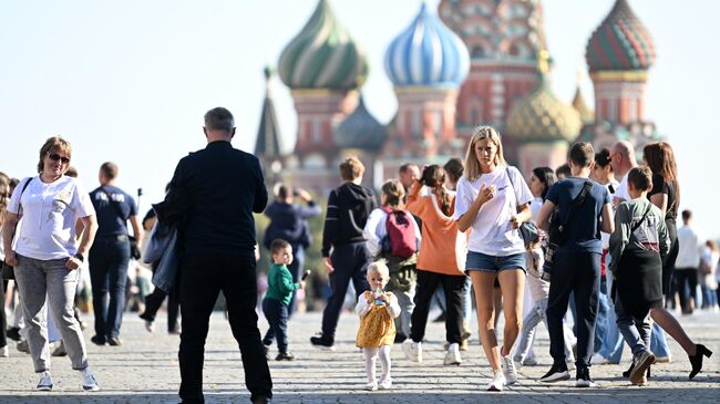 Люди на Красной площади в Москве