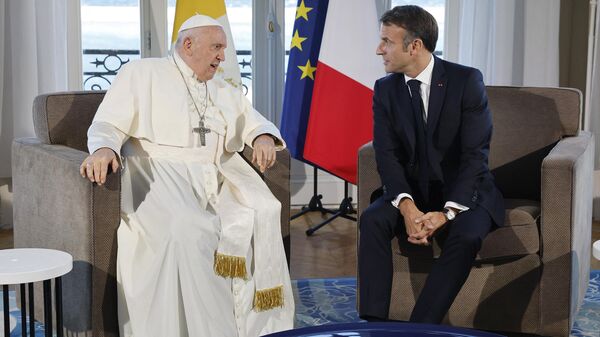 Папа Франциск и президент Франции Эммануэль Макрон во время встречи в городе Марсель. 23 сентября 2023