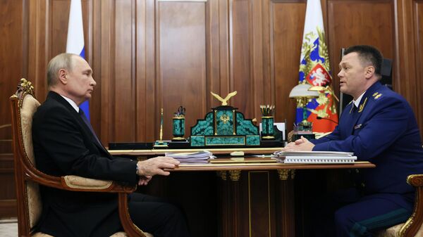 Владимир Путин и генеральный прокурор России Игорь Краснов во время встречи