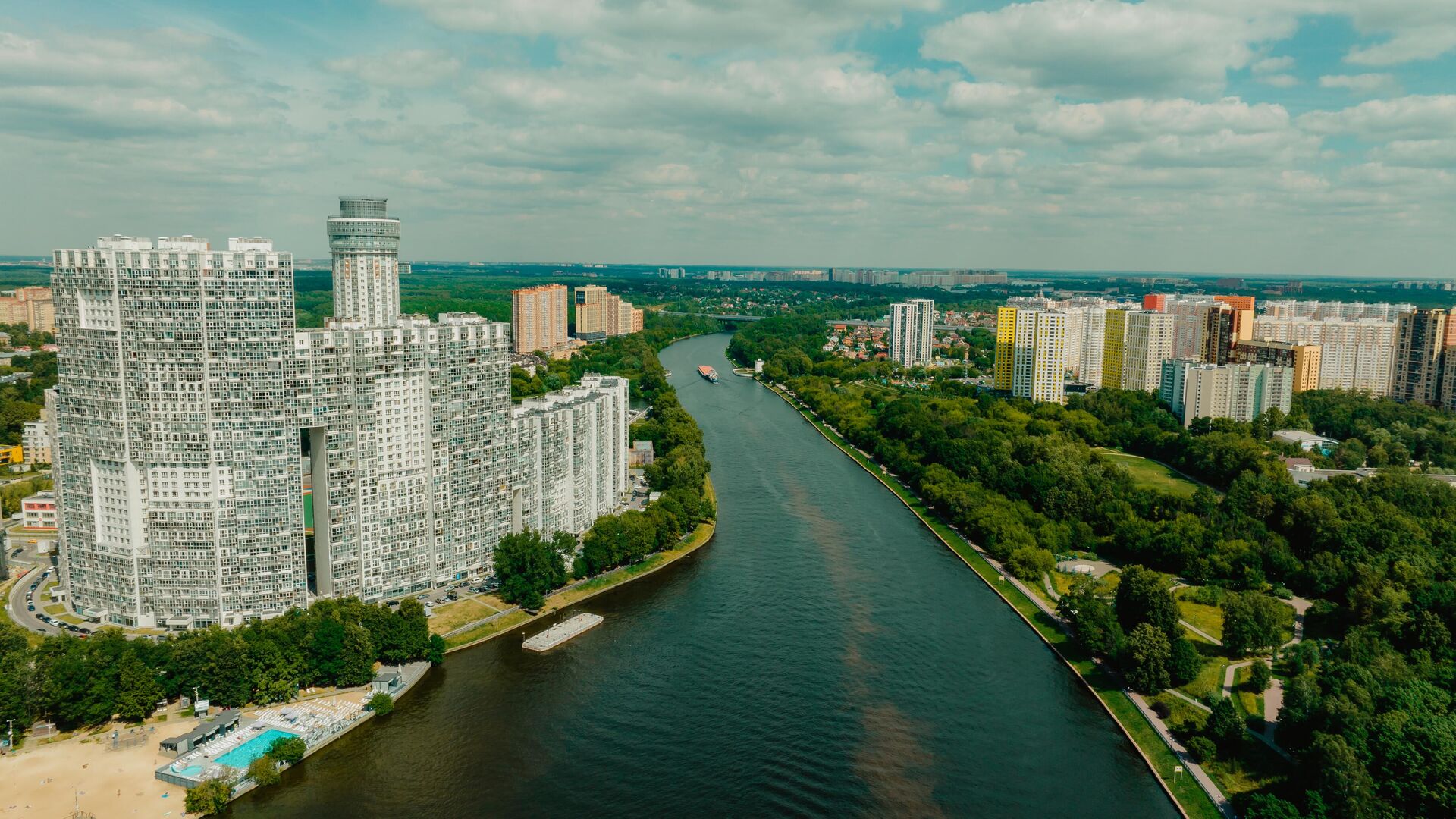 Химки вошли в топ-20 городов России по уровню зарплат  - РИА Новости, 1920, 25.09.2023