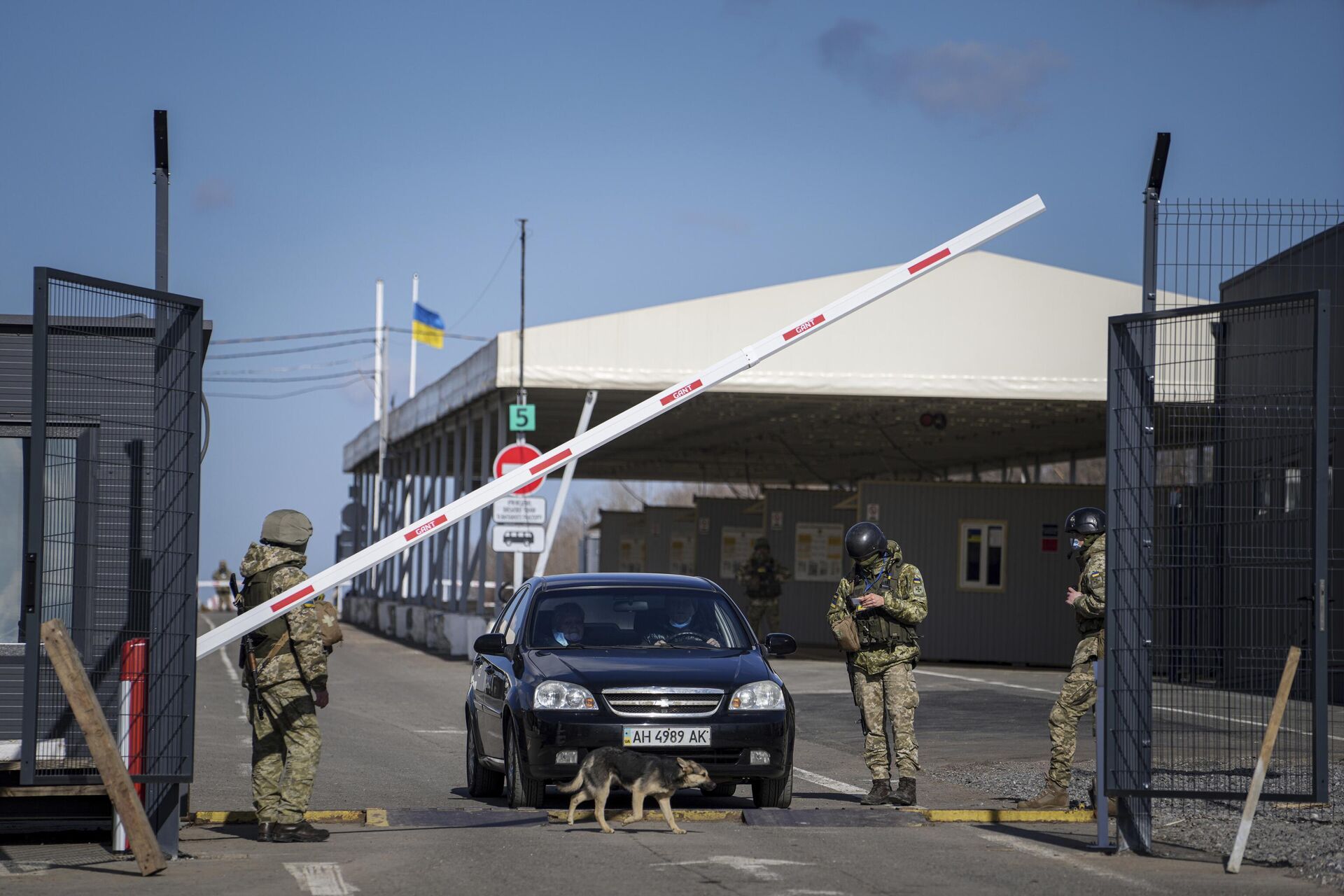 Автомобиль на пограничном пункте пропуска на Украине - РИА Новости, 1920, 07.11.2023