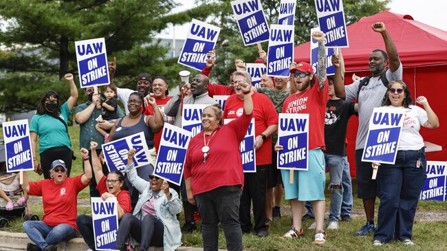 Забастовка членов профсоюза United Auto Workers в Мичигане