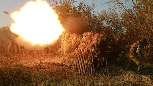 Бойцы отряда специального назначения ВС РФ ведут огонь по позициям ВСУ