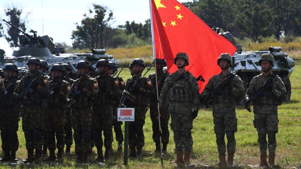 Военнослужащие ВС Китая на церемонии открытия совместных международных антитеррористических учений в Приморском крае