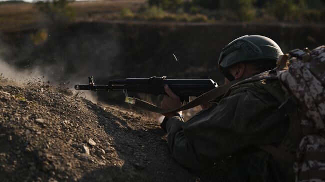 Российский военнослужащий в зоне проведения спецоперации. Архивное фото