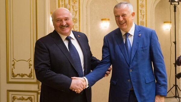 Президент Республики Беларусь Александр Лукашенко и губернатор Ленинградской области Александр Дрозденко во время встречи