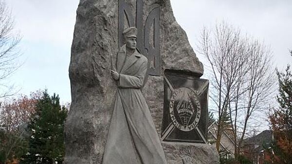 Памятник ветеранам УПА* на кладбище святого Владимира в Оквилле, Канада