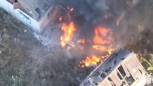 Уничтожение украинского пикапа дронами-камикадзе