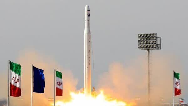 Запуск ракеты-носителя со спутником Нур-3