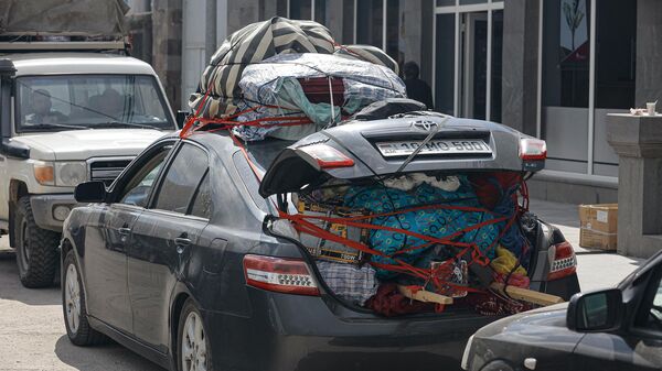 Автомобиль с вещами беженцев из Нагорного Карабаха