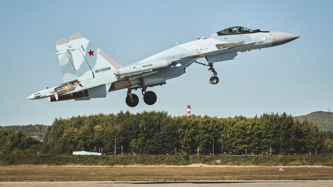 Самолет Су-35С, переданный Минобороны