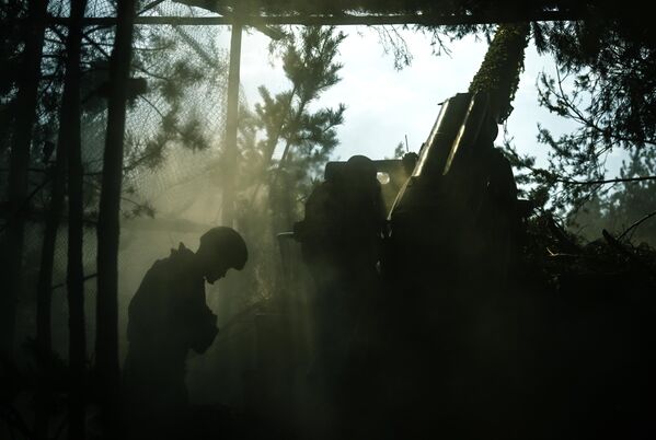 Самоходная артиллерийская установка Гиацинт-С артиллерийского подразделения ЦВО работает по позициям ВСУ на Краснолиманском направлении