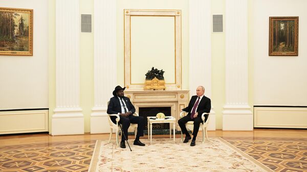 Президент РФ Владимир Путин и президент Южного Судана Салва Киир во время встречи в Москве. 28 сентября 2023