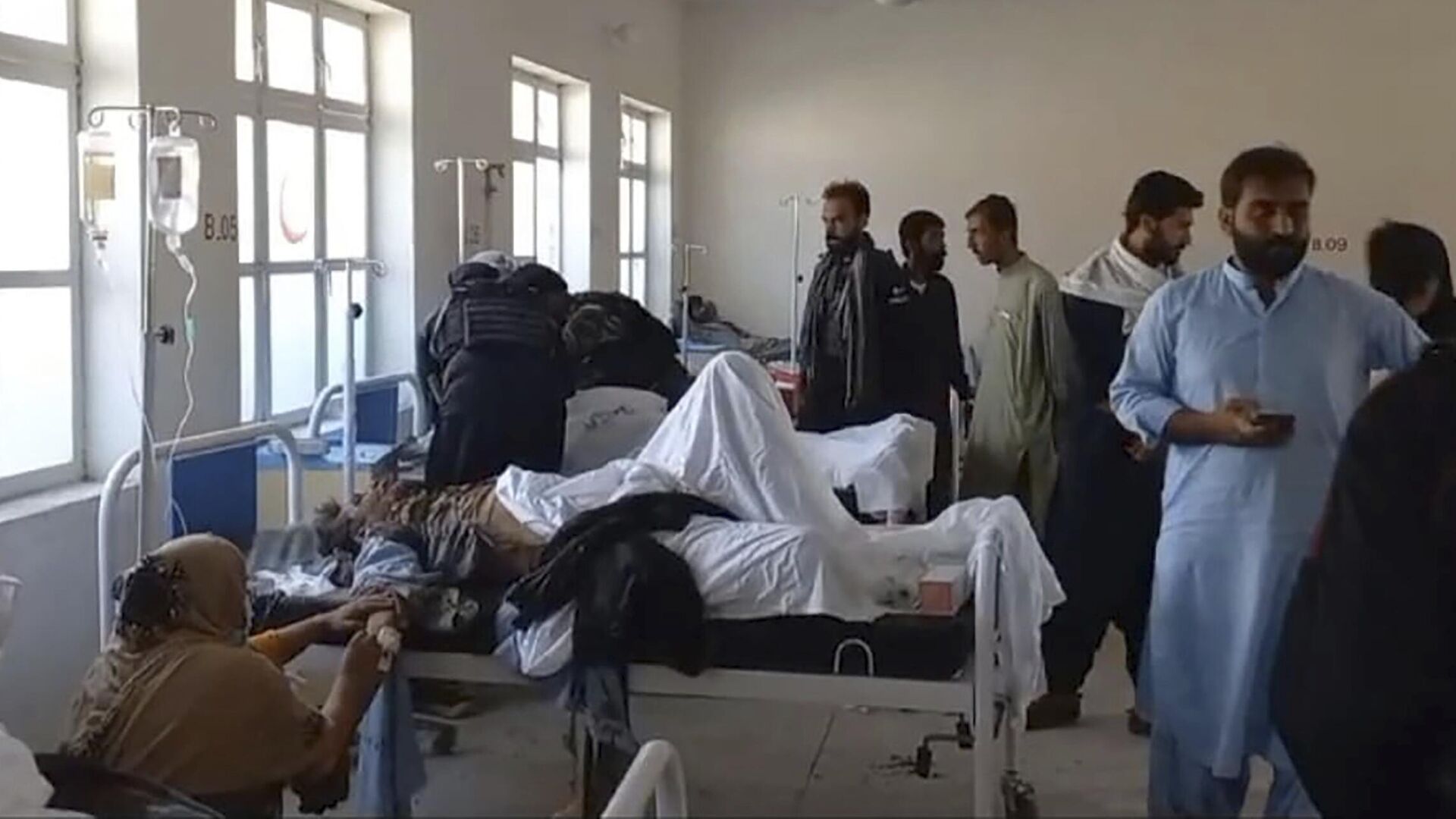 Пострадавшие от взрыва у мечети в больнице города Мастунг, Пакистан - РИА Новости, 1920, 30.09.2023