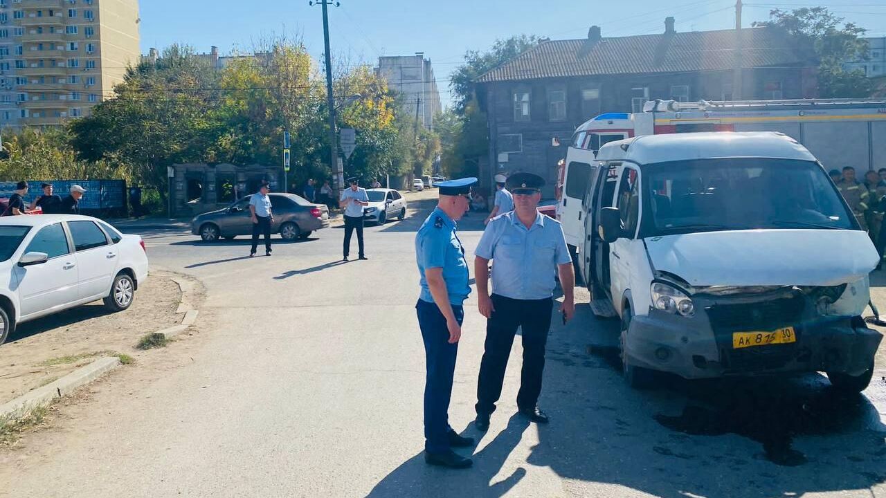 В Астрахани госпитализировали пятерых пострадавших в ДТП с маршруткой - РИА  Новости, 29.09.2023