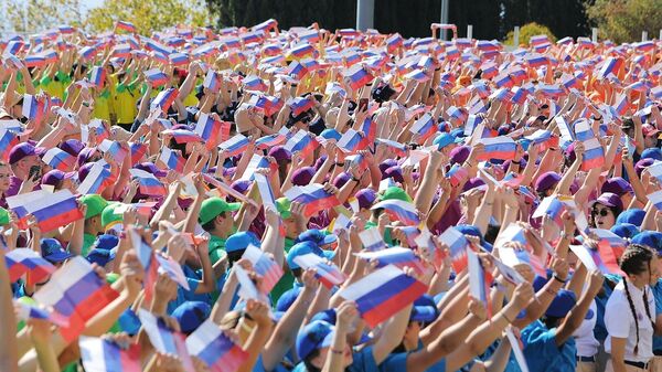 Участники акции, посвященной Дню воссоединения ДНР, ЛНР, Запорожской и Херсонской областей с Россией