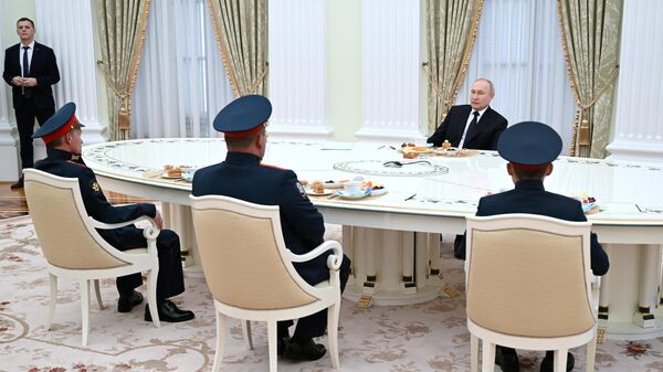 
Президент РФ Владимир Путин во время встречи с награжденными военными – участниками специальной военной операции