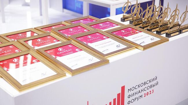 Представители СМИ и соцмедиа получили премии ФИНКОР в Москве