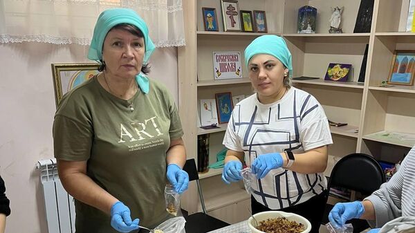 Жительницы Алтая готовят сухой суп для бойцов СВО