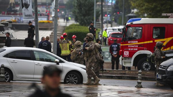 Турецкие силы безопасности оцепили территорию после взрыва в Анкаре