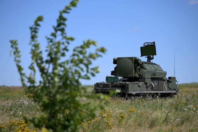 Зенитный ракетный комплекс (ЗРК) Тор-М1 Зенитный ракетный комплекс (ЗРК) Тор-М1
