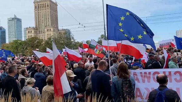 Многотысячный марш польской оппозиции в Варшаве