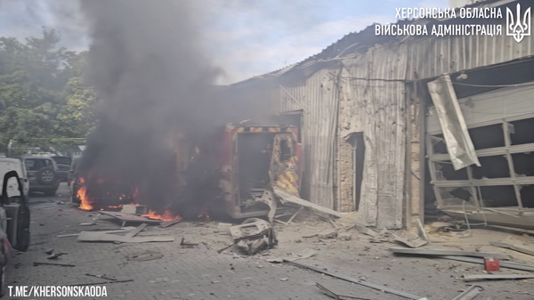 Объект транспортной инфраструктуры после взрывов в подконтрольном Киеву городе Херсоне