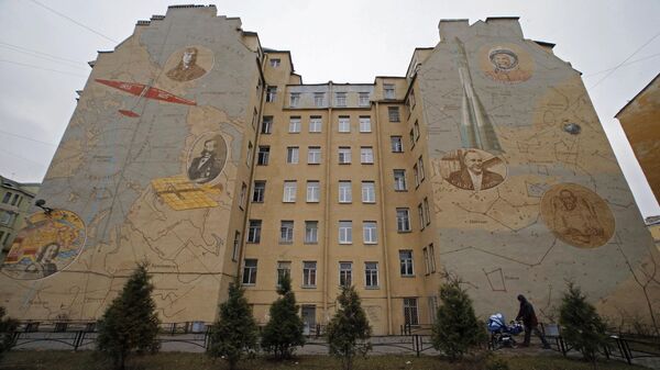 Роспись на стене дома в Петроградском районе Санкт-Петербурга