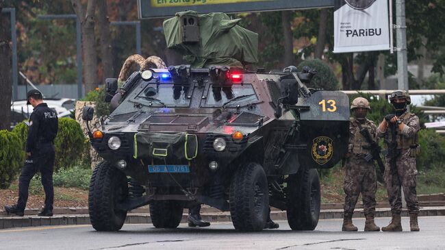 Спецназ турецкой полиции на территории возле Министерства внутренних дел Турции в Анкаре. 1 октября 2023 года