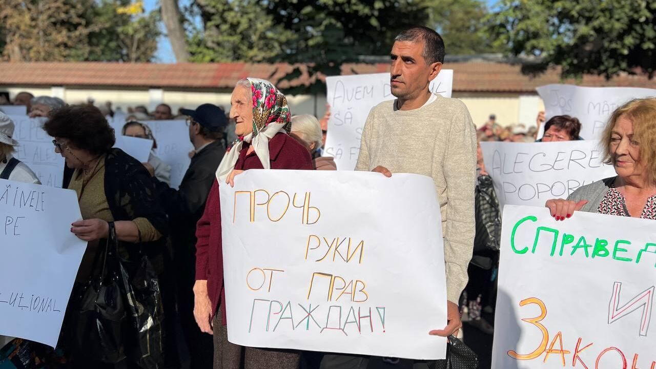 Митинг оппозиции перед зданием Конституционного суда в Кишиневе - РИА Новости, 1920, 03.10.2023