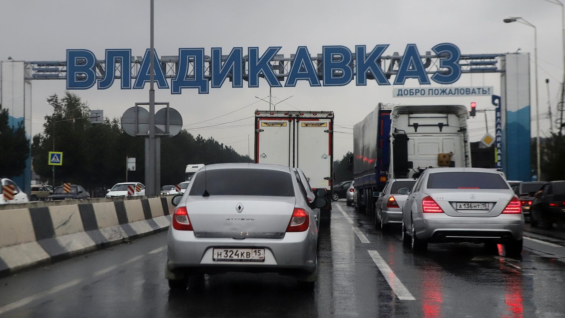 В районе пункта пропуска через границу с Россией и Грузией в пригороде города Владикавказ - РИА Новости, 1920, 06.08.2024