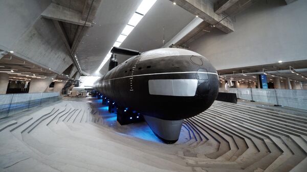 Атомная подводная лодка К-3 Ленинский комсомол, в которой проводятся работы по внутренней реставрации, в Музее военно-морской славы в Кронштадте