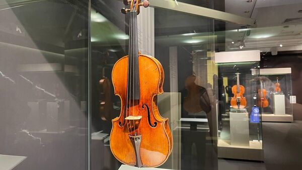 Отреставрированная Скрипка Венявского работы Антонио Страдивари на выставке Российского национального музея музыки