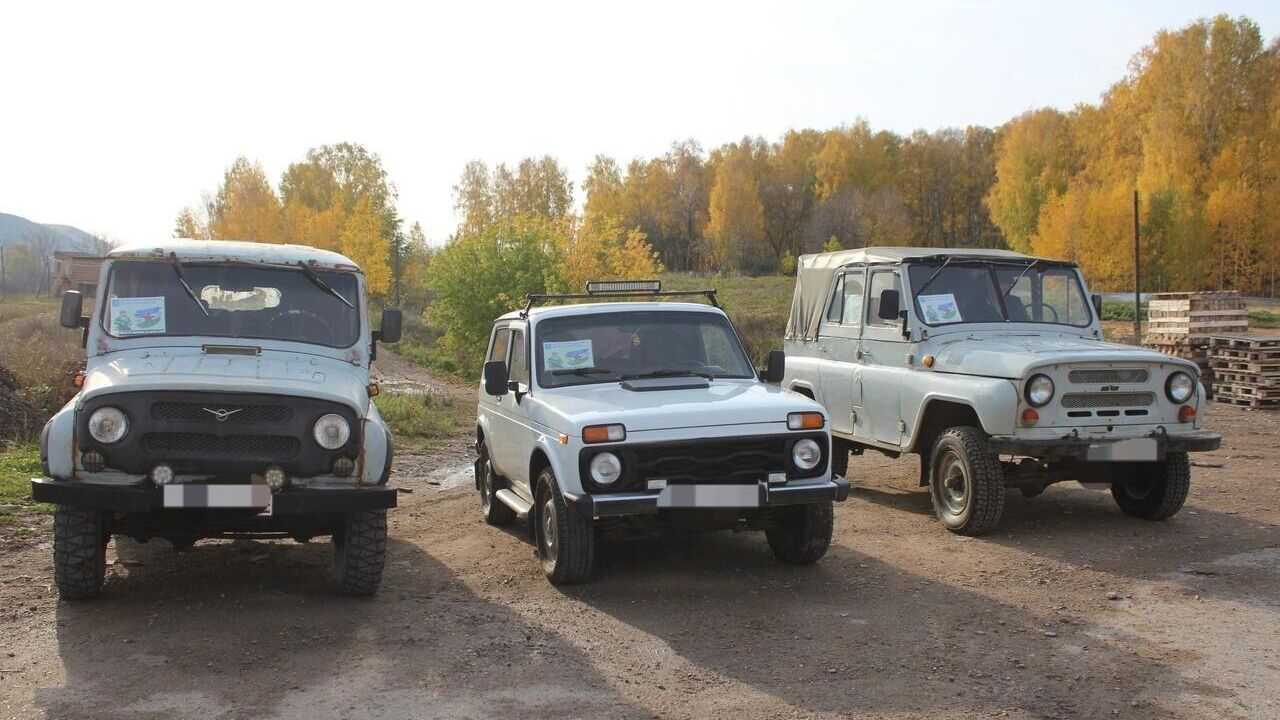 Автомобили для для военнослужащих, принимающих участие в специальной военной операции на Украине, от жителей Мечетлинского района Башкирии  - РИА Новости, 1920, 04.10.2023