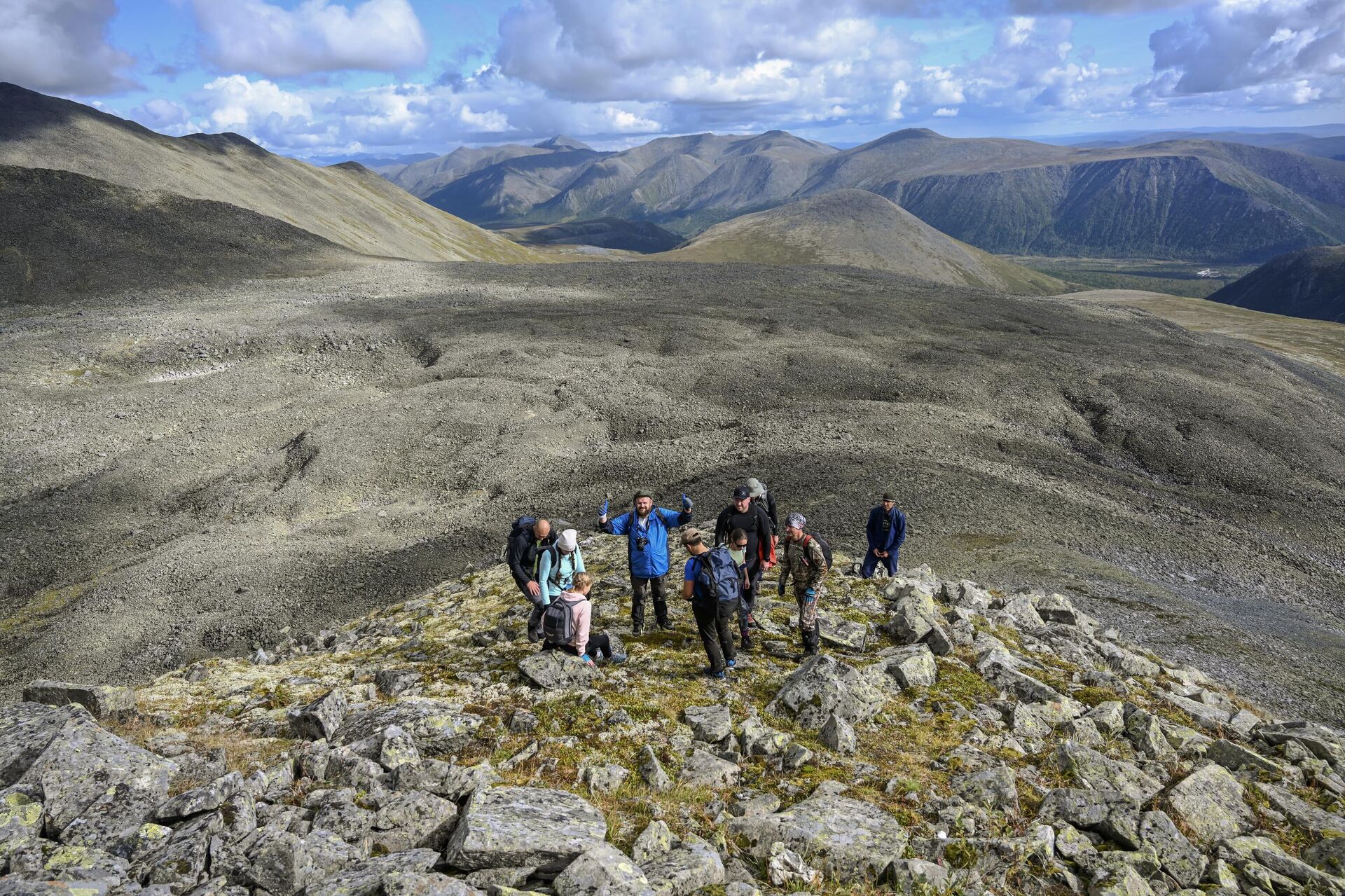 Организаторы активных туров на Приполярный Урал к подъему на Неройку допускают не всех туристов. На их решение влияет уровень подготовки конкретного человека и его выносливость Организаторы активных туров на Приполярный Урал к подъему на Неройку допускают не всех туристов. На их решение влияет уровень подготовки конкретного человека и его выносливость