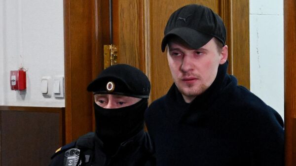 Александр Пермяков, обвиняемый в покушении на писателя Захара Прилепина, в Басманном суде Москвы