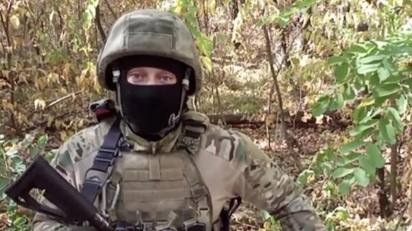 Бойцы в зоне СВО получили от жителей Череповецкого района Вологодской области зарядное устройство для дронов. Кадр видео