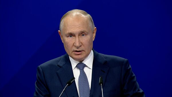 Мир избавляется от диктатуры — Путин об экономической модели, загоняющей в кабалу