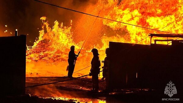 Пожар на территории предприятия по производству паллет в Красноярском крае