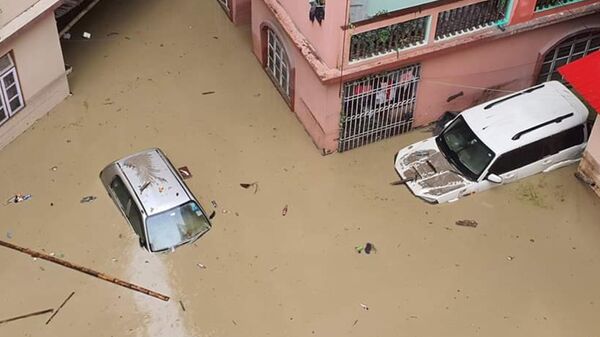 Наводнение, вызванное проливными дождями, в Сиккиме, Индия
