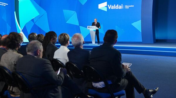 Президент РФ Владимир Путин выступает на пленарной сессии XX Ежегодного заседания Международного дискуссионного клуба Валдай