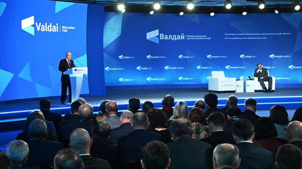 Президент России Владимир Путин выступает на пленарной сессии XX ежегодного заседания Международного дискуссионного клуба Валдай