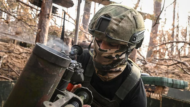 Боевая работа расчета 82-мм миномета Поднос по позициям ВСУ