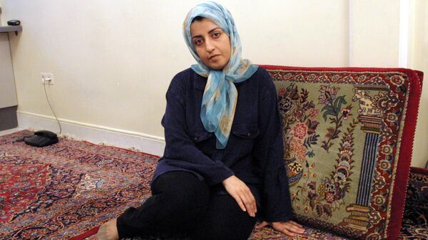 Иранская активистка Наргиз Мохаммади в своем доме в Тегеране