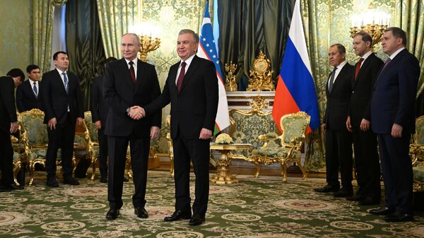 Владимир Путин и президент Узбекистана Шавкат Мирзиеев на переговорах в Москве